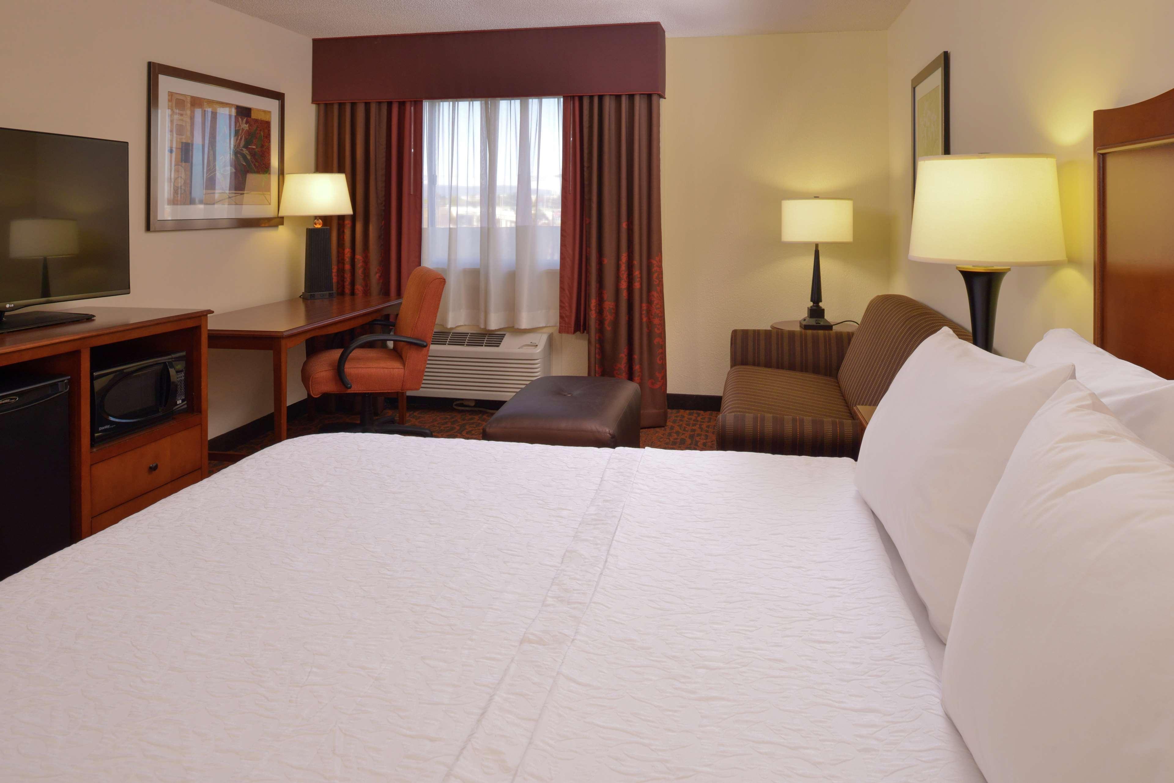 Hampton Inn Frederick Exterior foto