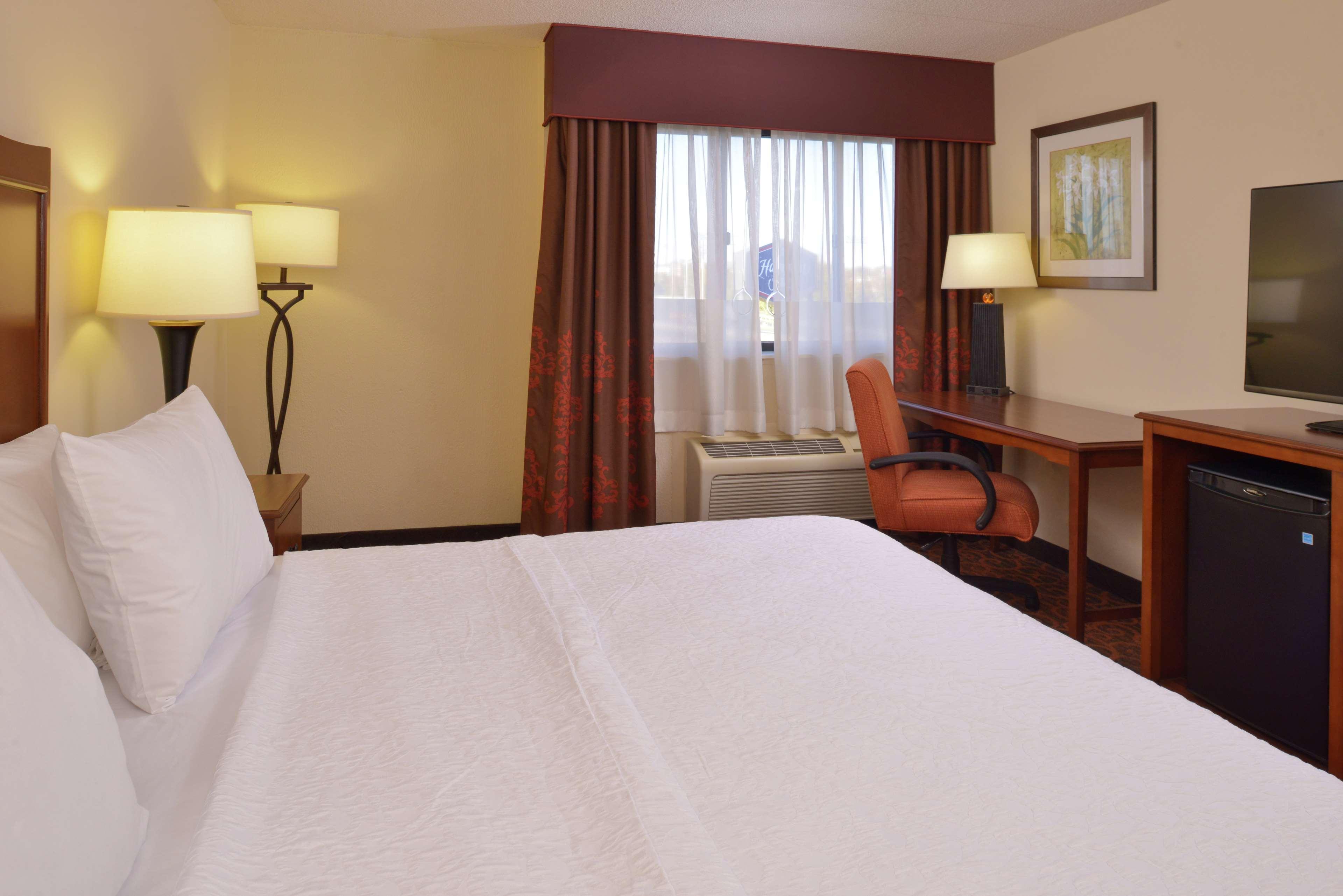 Hampton Inn Frederick Exterior foto